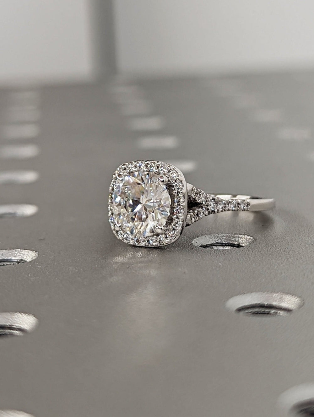 Round pave ring set with an IGI graded diamond