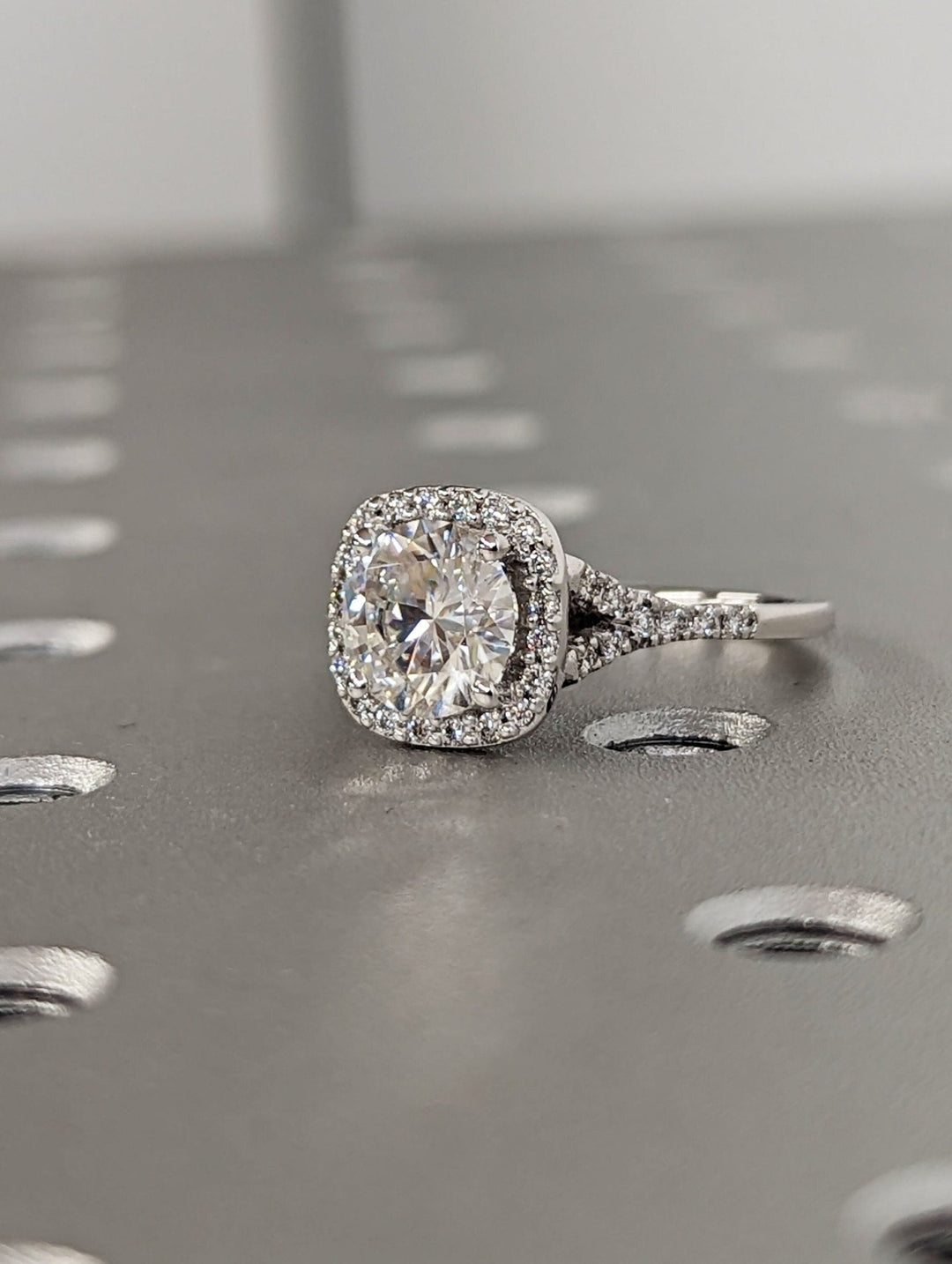 Round pave ring set with an IGI graded diamond