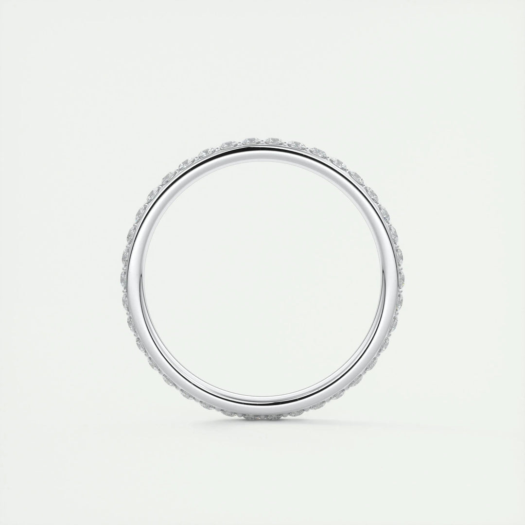 Round Brilliant diamond wedding band in yellow gold