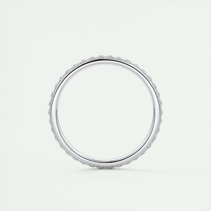 Round Brilliant diamond wedding band in yellow gold