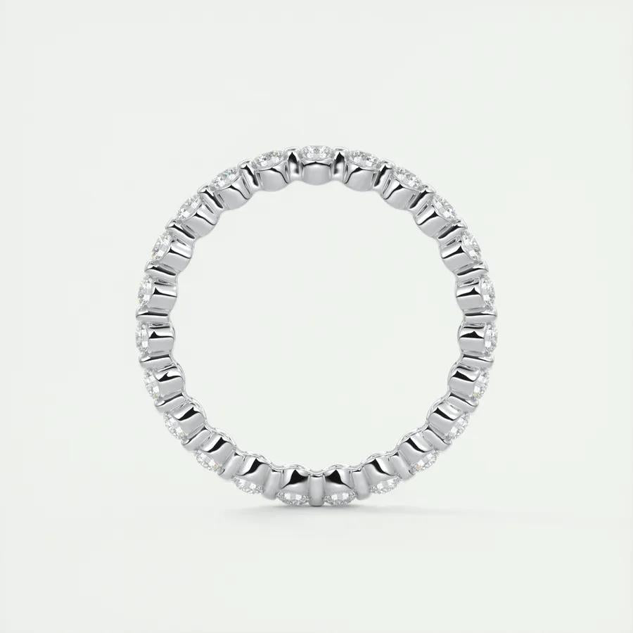 Round Brilliant diamond wedding band in yellow gold