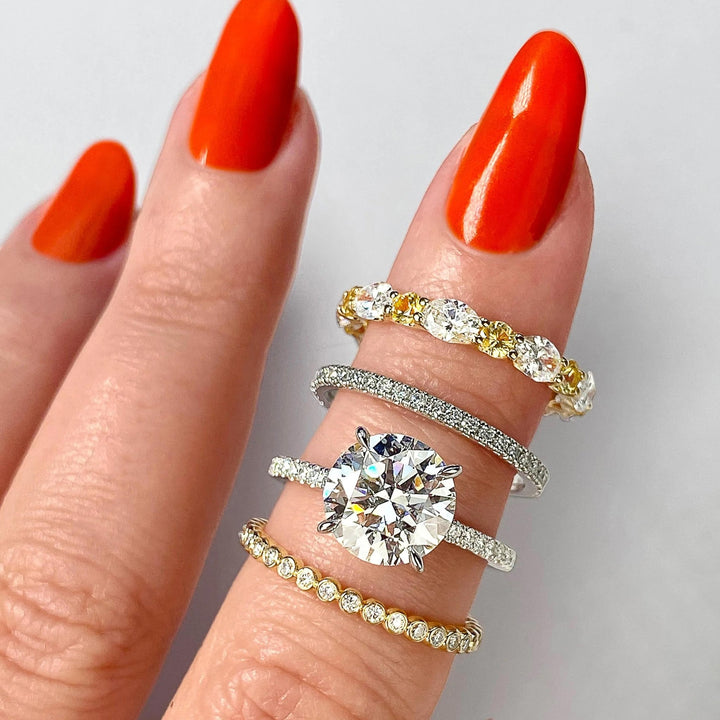 Round Brilliant diamond band lifestyle photo