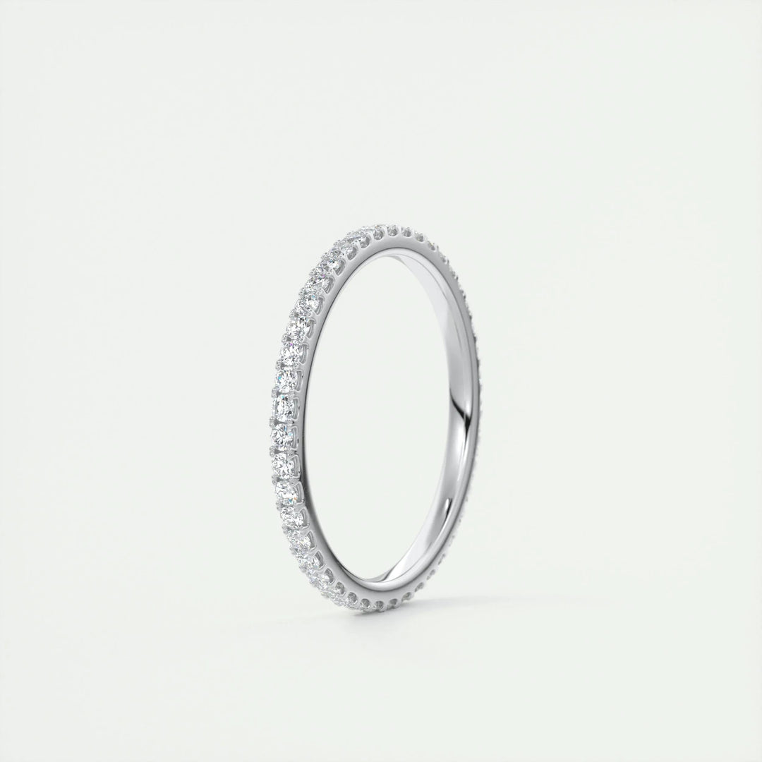 Round Brilliant diamond wedding band in yellow gold