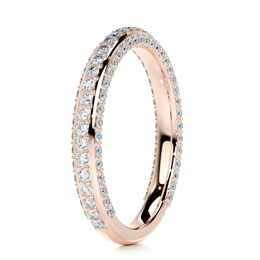 Round Brilliant diamond band lifestyle photo