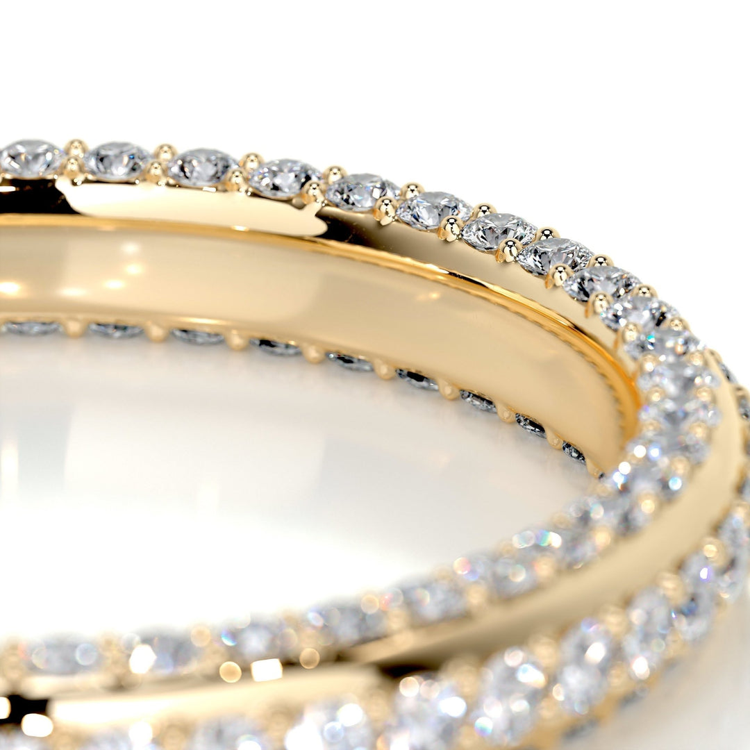 Side view of round brilliant diamond wedding band