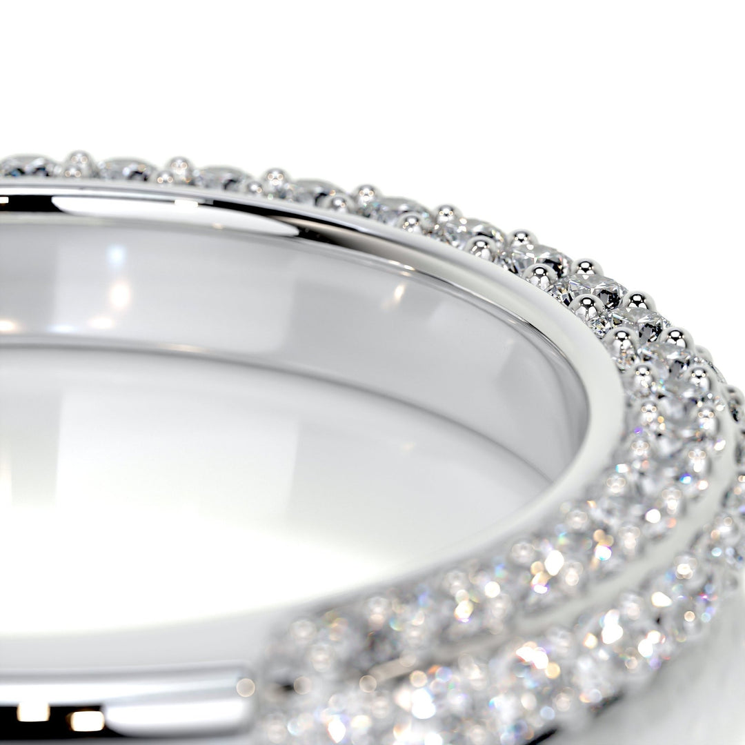 Round Brilliant diamond wedding band in yellow gold