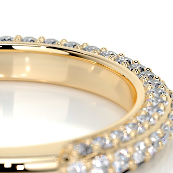 Side view of round brilliant diamond wedding band