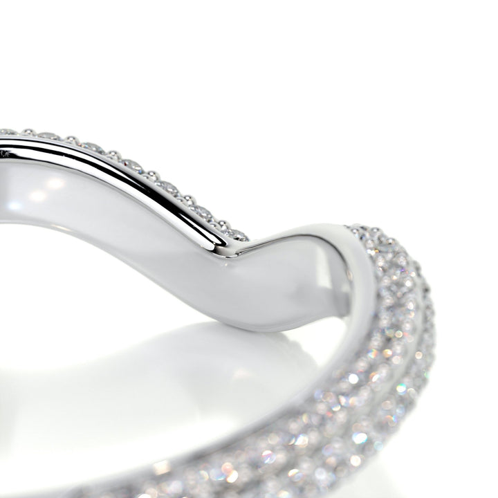 Round Brilliant diamond wedding band in yellow gold