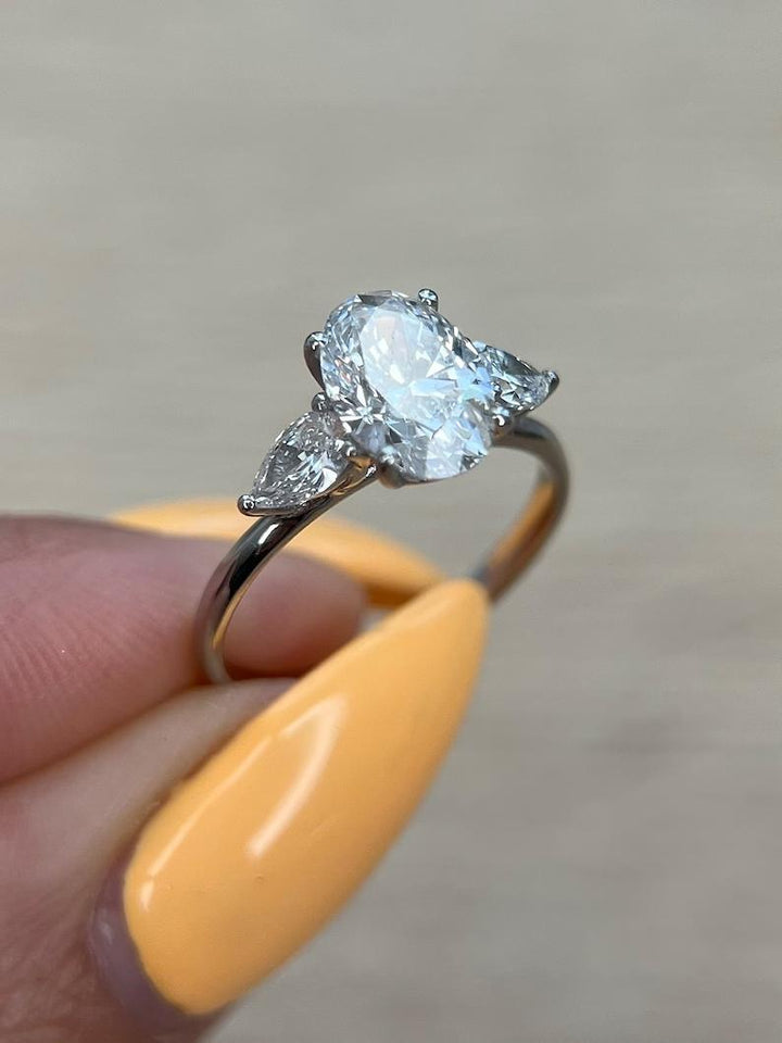 Profile view of oval cut three stone engagement ring band
