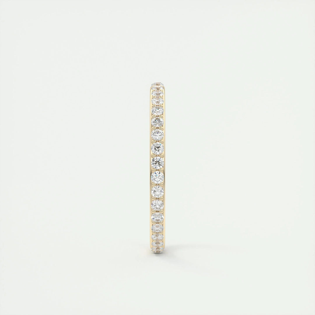 Side view of round brilliant diamond wedding band