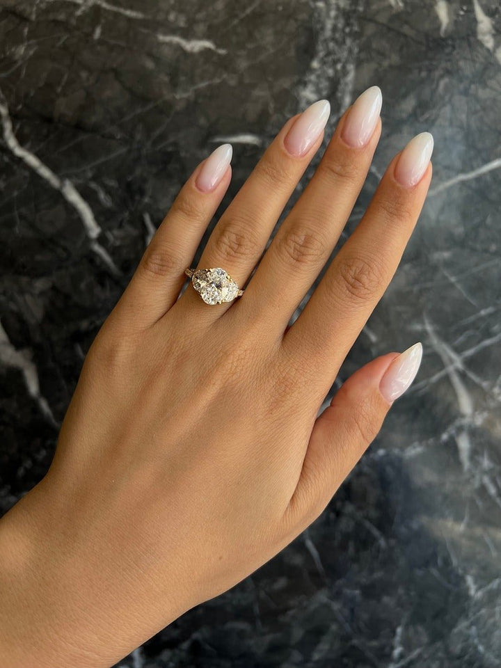 Profile view of oval cut three stone engagement ring band