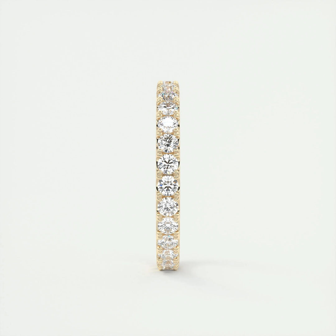 Side view of round brilliant diamond wedding band