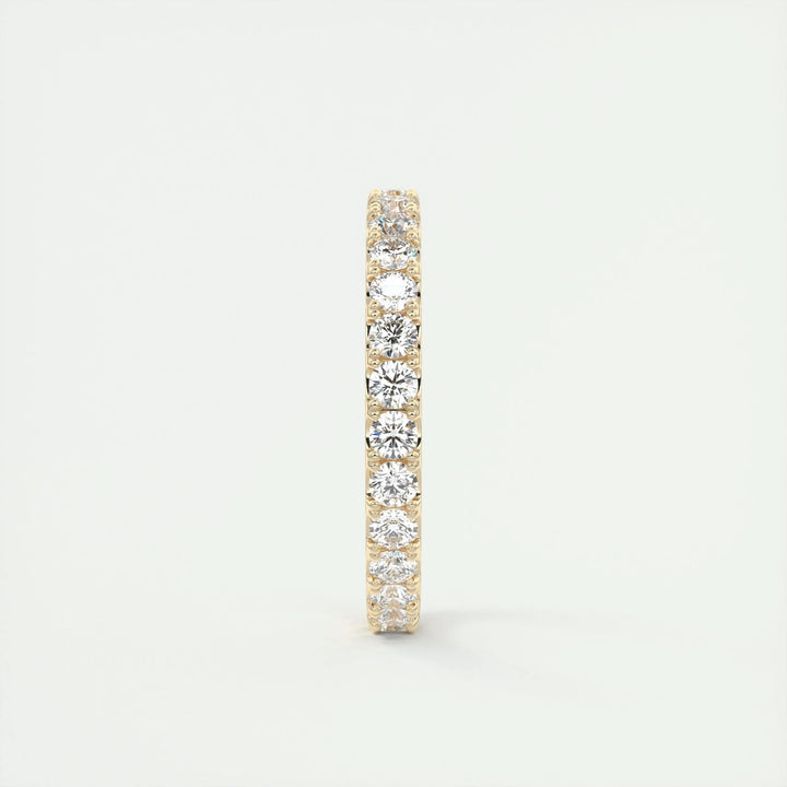 Side view of round brilliant diamond wedding band