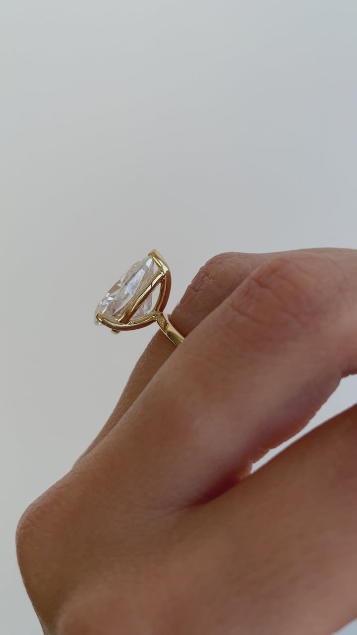 eco luxury diamond ring, ethical engagement jewelry, custom engagement ring style, gold diamond engagement ring, silver diamond engagement ring, modern bridal ring design, elegant bridal jewelry, fine engagement ring design, luxury proposal ring, bridal engagement centerpiece, diamond ring fashion jewelry,