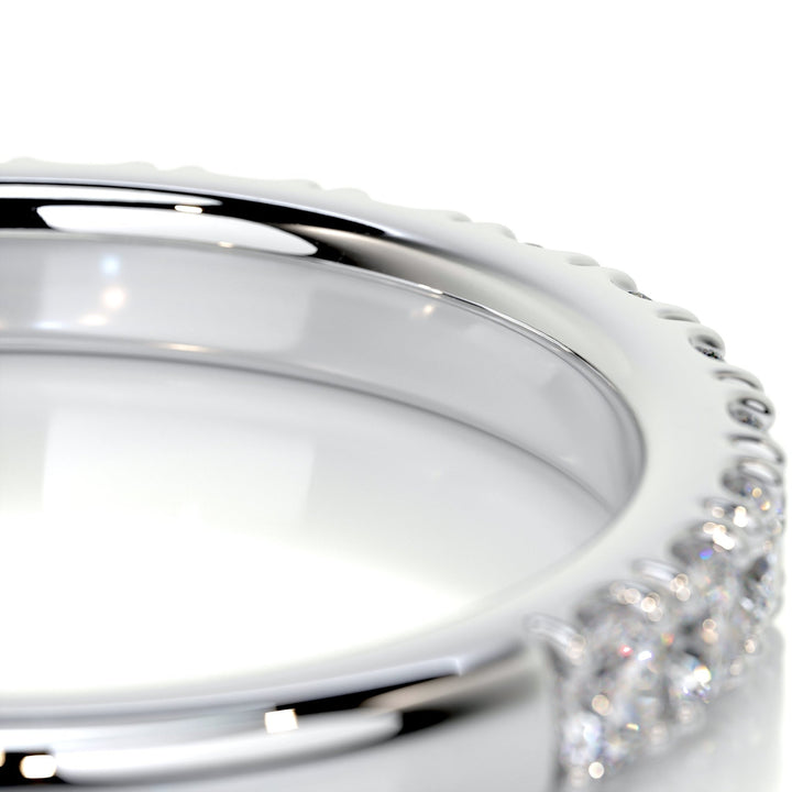 Round Brilliant diamond wedding band in yellow gold