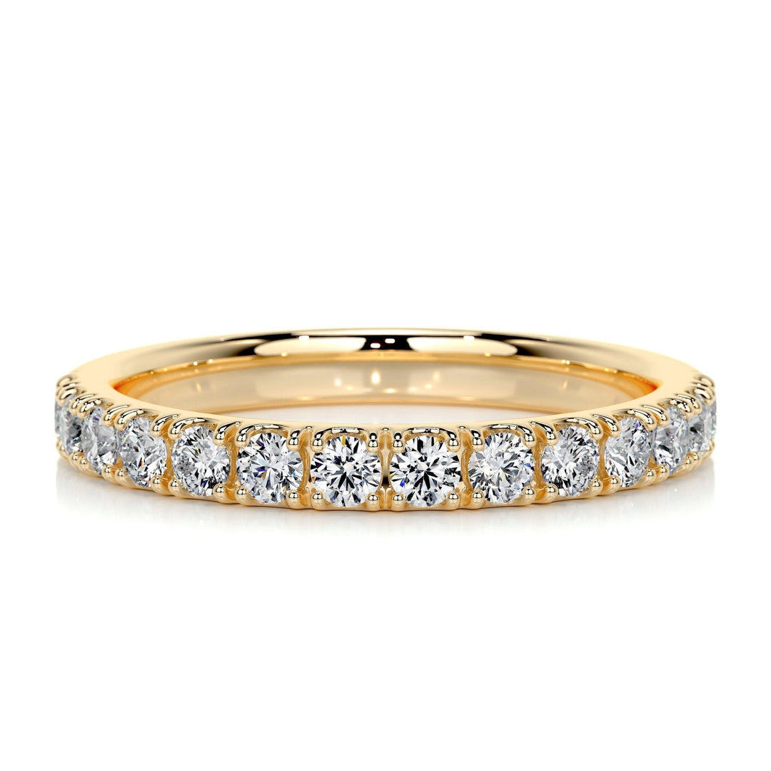 Round Brilliant diamond band lifestyle photo