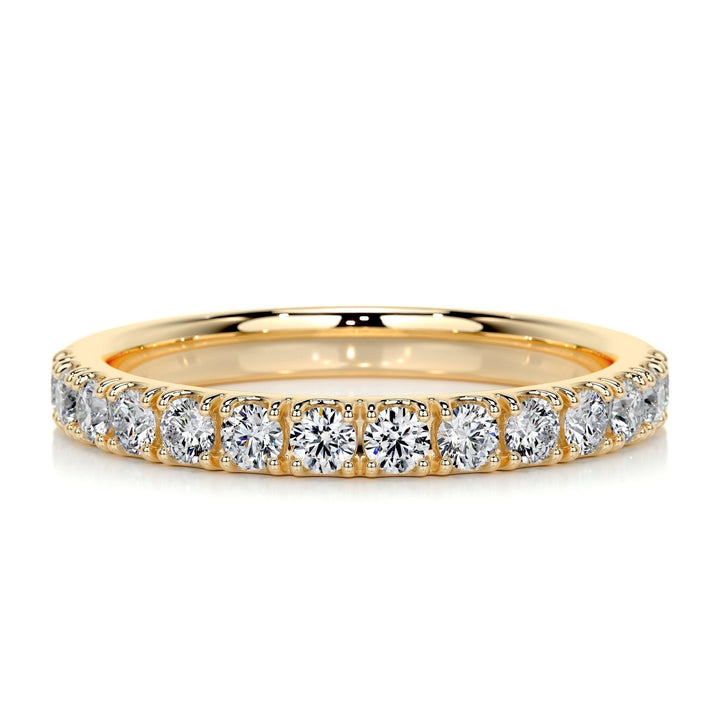 Round Brilliant diamond band lifestyle photo