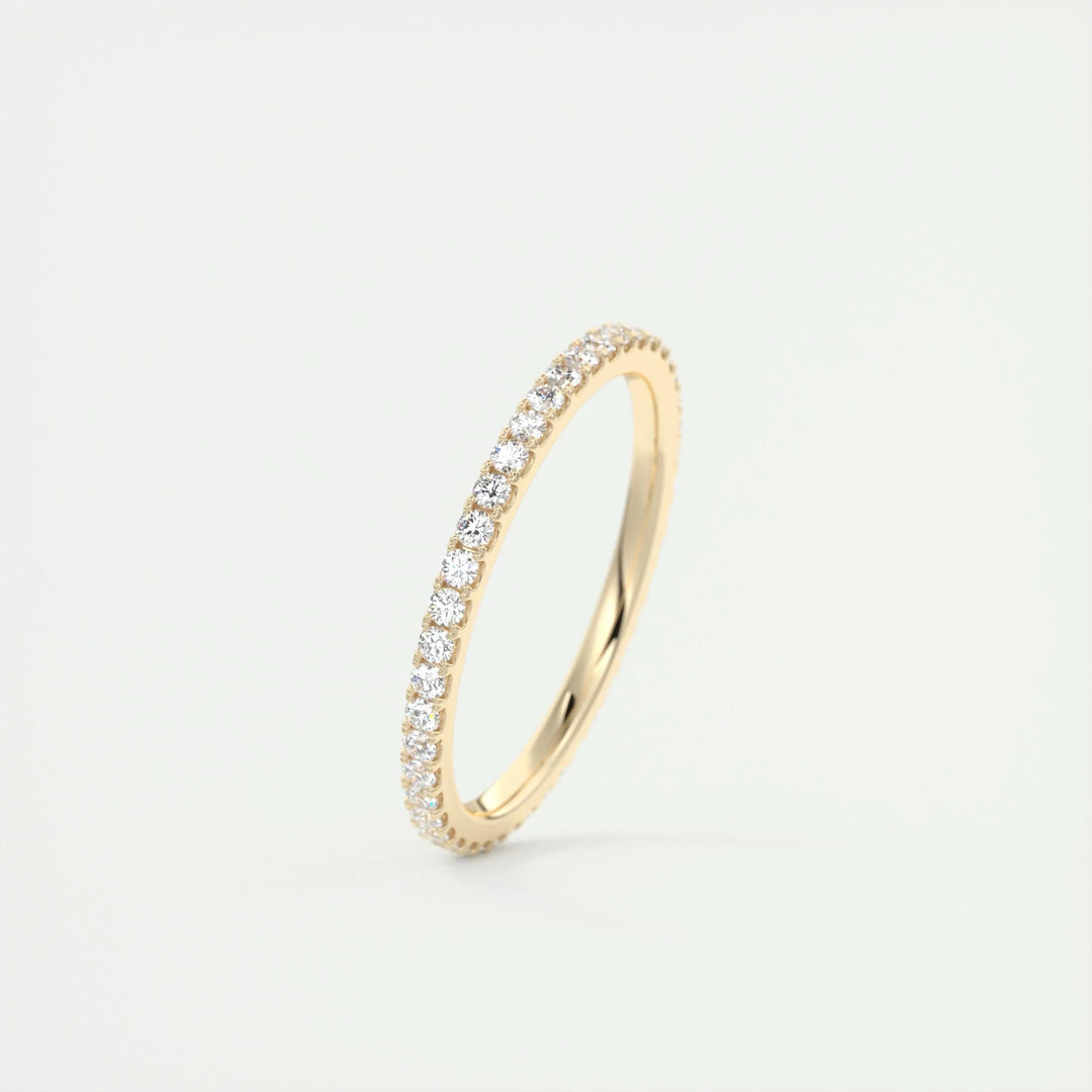 Side view of round brilliant diamond wedding band