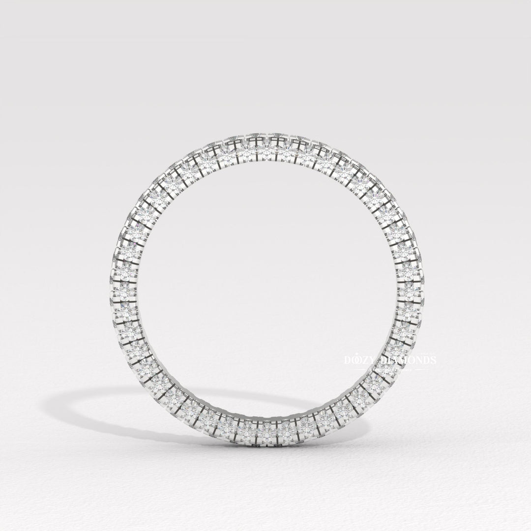 Sustainable round diamond wedding ring