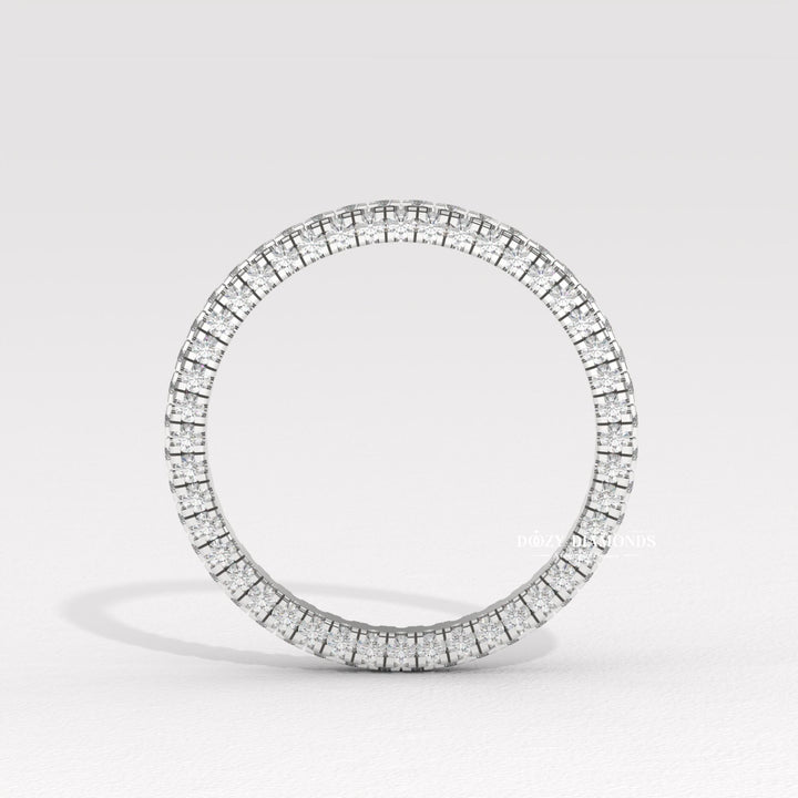 Sustainable round diamond wedding ring