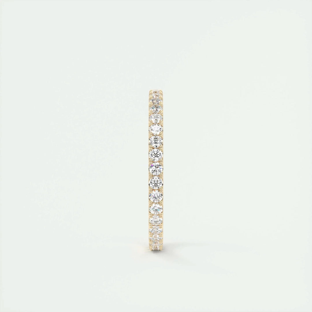 Side view of round brilliant diamond wedding band