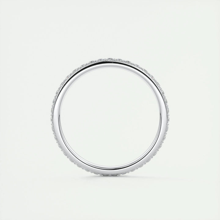 Round Brilliant diamond wedding band in yellow gold