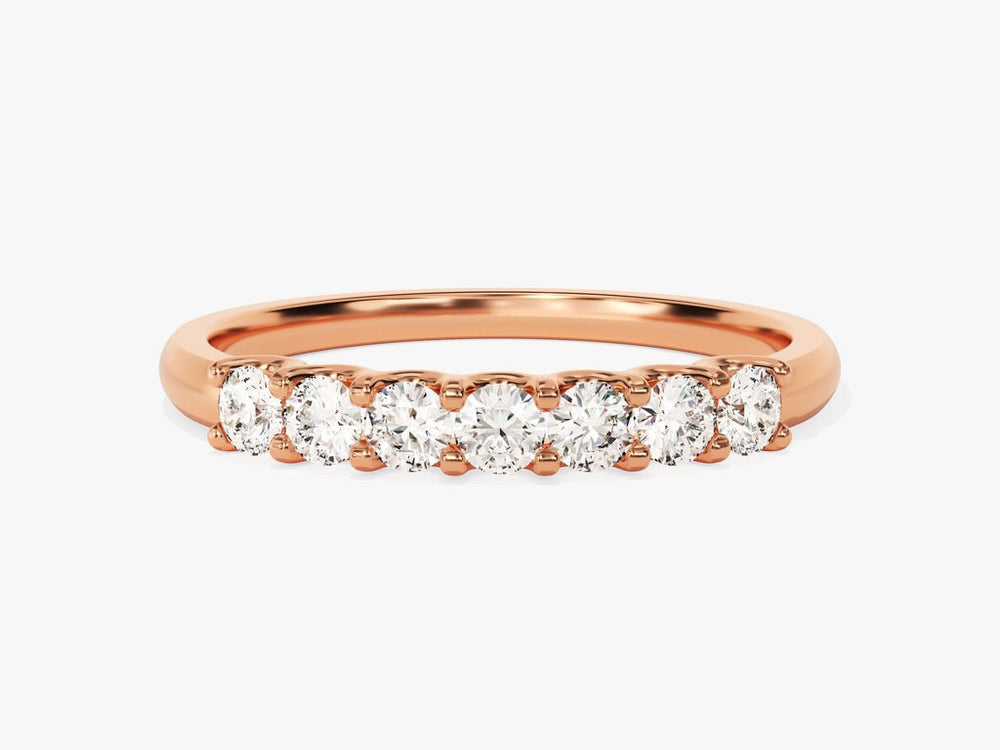 Close-up of 0.35CT round lab grown diamonds