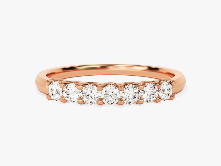 Close-up of 0.35CT round lab grown diamonds