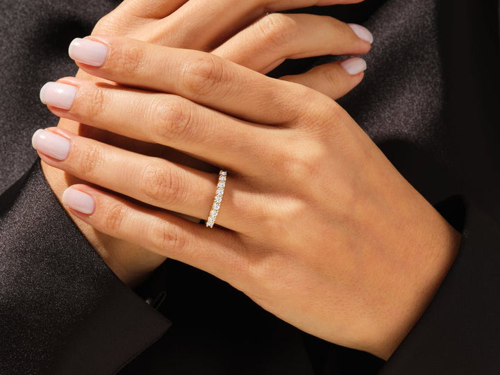 Round diamond wedding band in white gold
