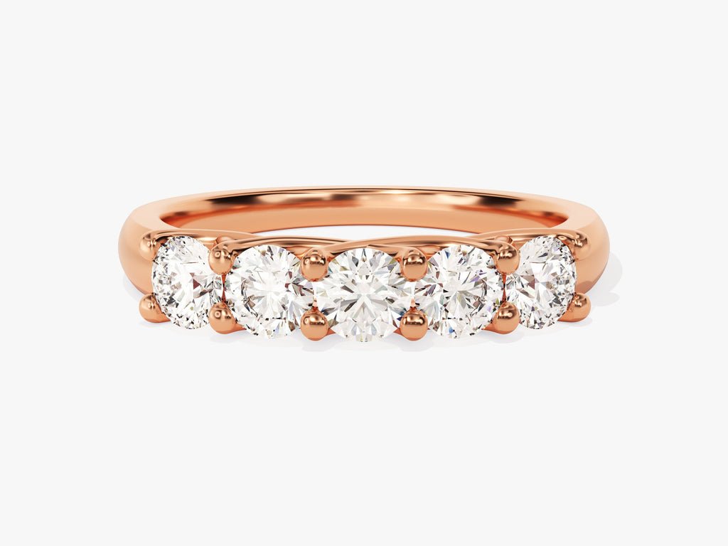 Close-up of 1.0CT round lab grown diamonds