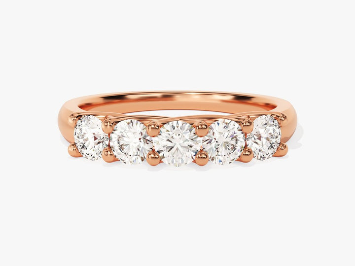Close-up of 1.0CT round lab grown diamonds