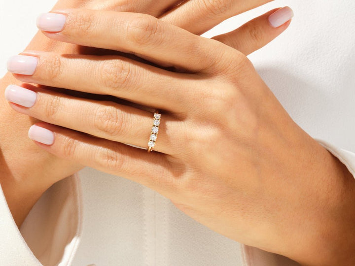 Round diamond wedding band in white gold