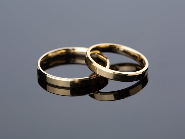 3.0mm Solid Gold Beveled Edge Wedding Band - Doozy Diamonds