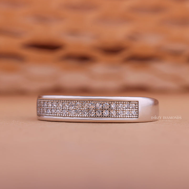 Close-up of 0.15CT round lab grown diamonds