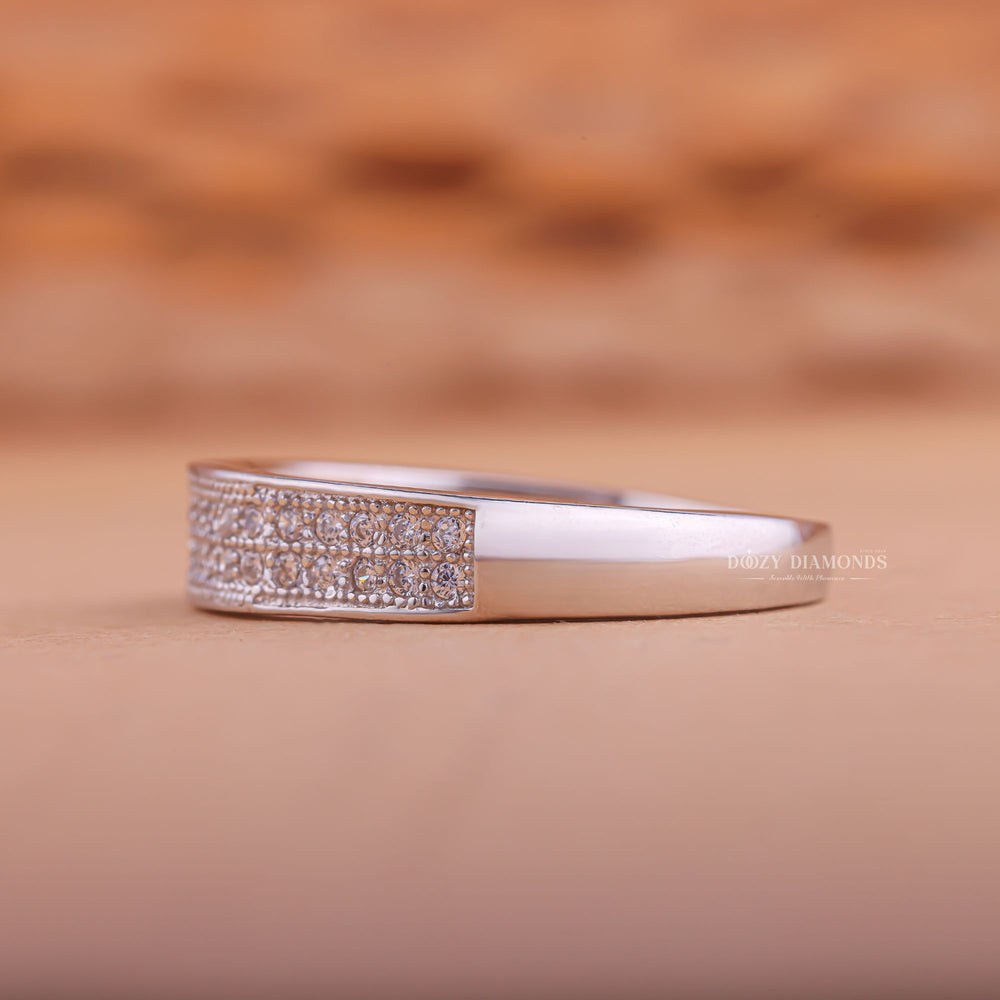 Close-up of 0.25CT round lab grown diamonds