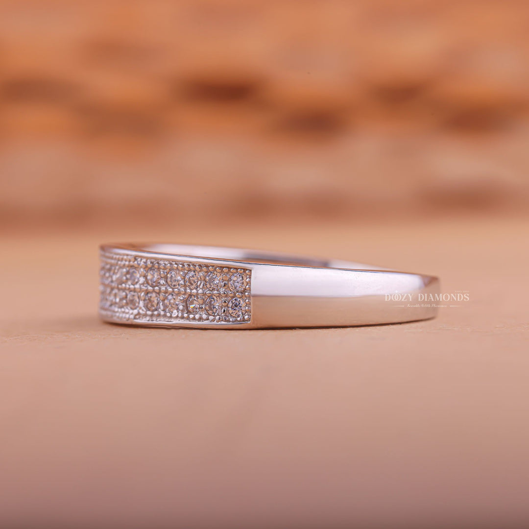 Close-up of 0.25CT round lab grown diamonds