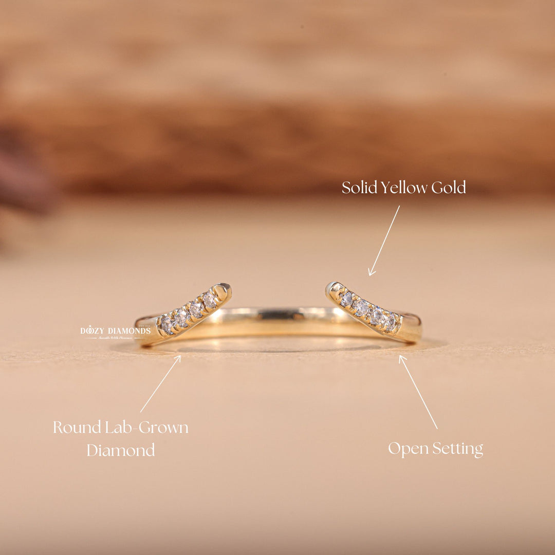 Round diamond wedding band in yellow gold