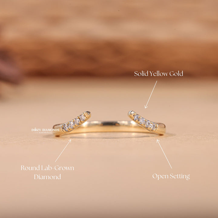 Round diamond wedding band in yellow gold