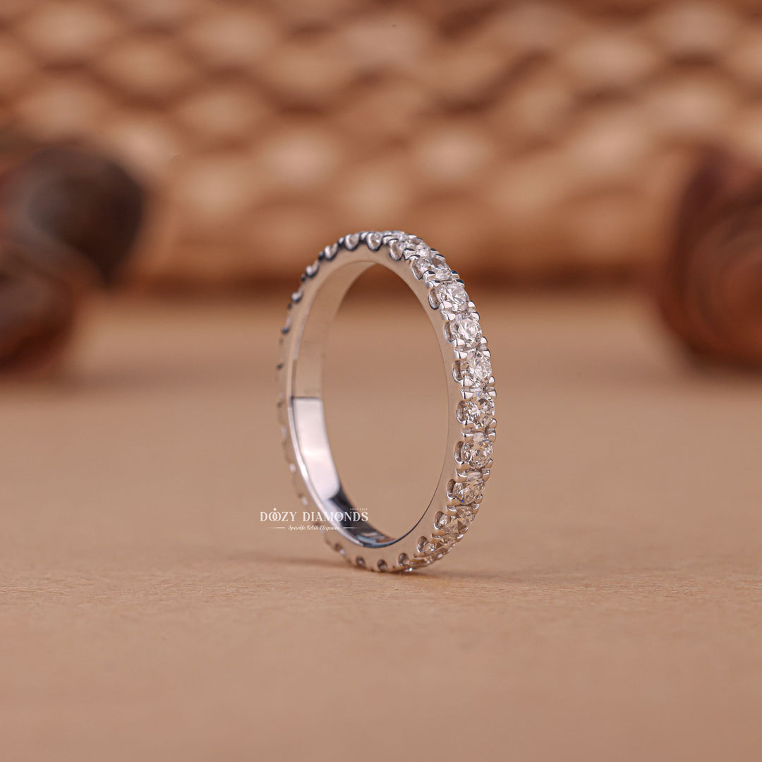Close-up of 0.35CT round lab grown diamonds