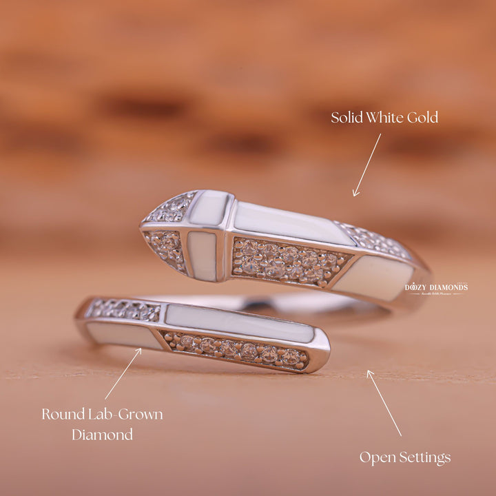 Round diamond wedding band in yellow gold