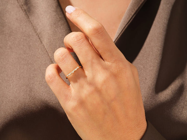 Round Brilliant diamond wedding band in rose gold