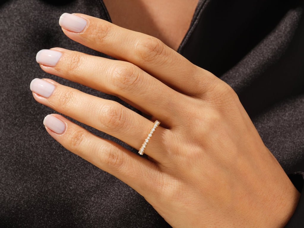 Round Brilliant diamond wedding band in rose gold