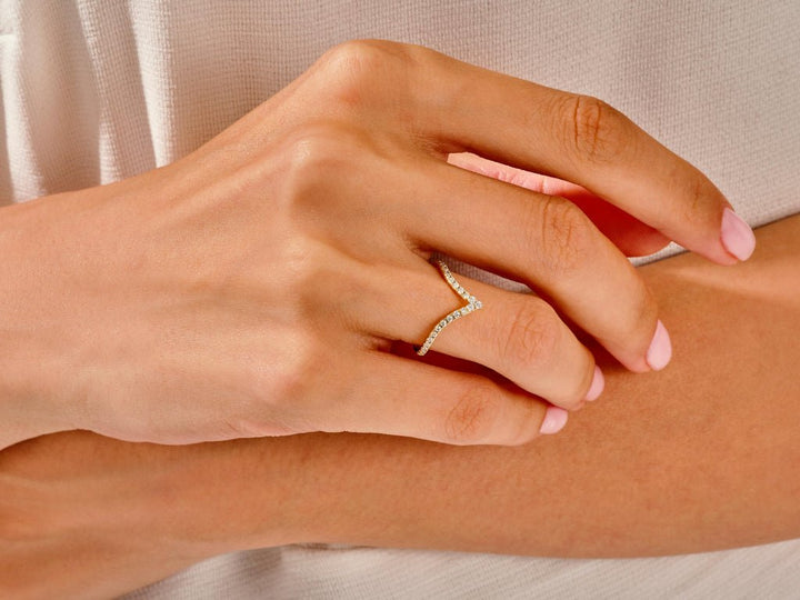 Round Brilliant diamond wedding band in white gold