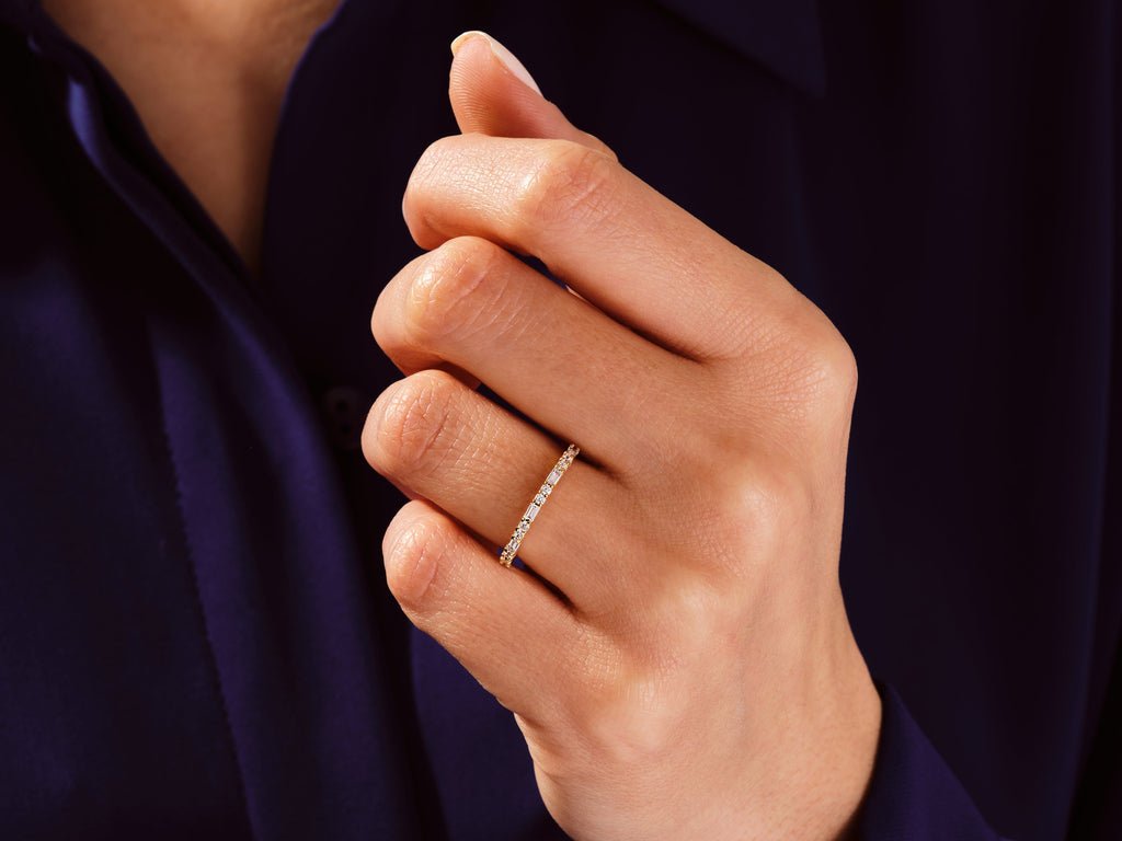 Side view of baguette & round diamond wedding band