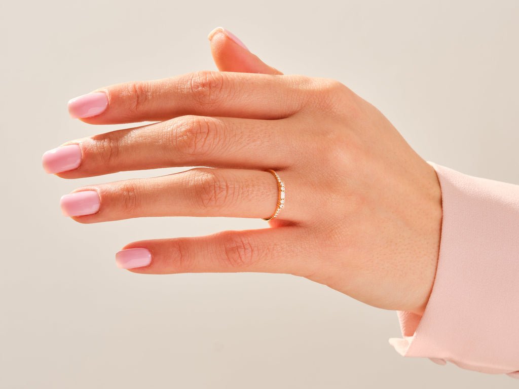 Baguette & Round diamond wedding band in rose gold