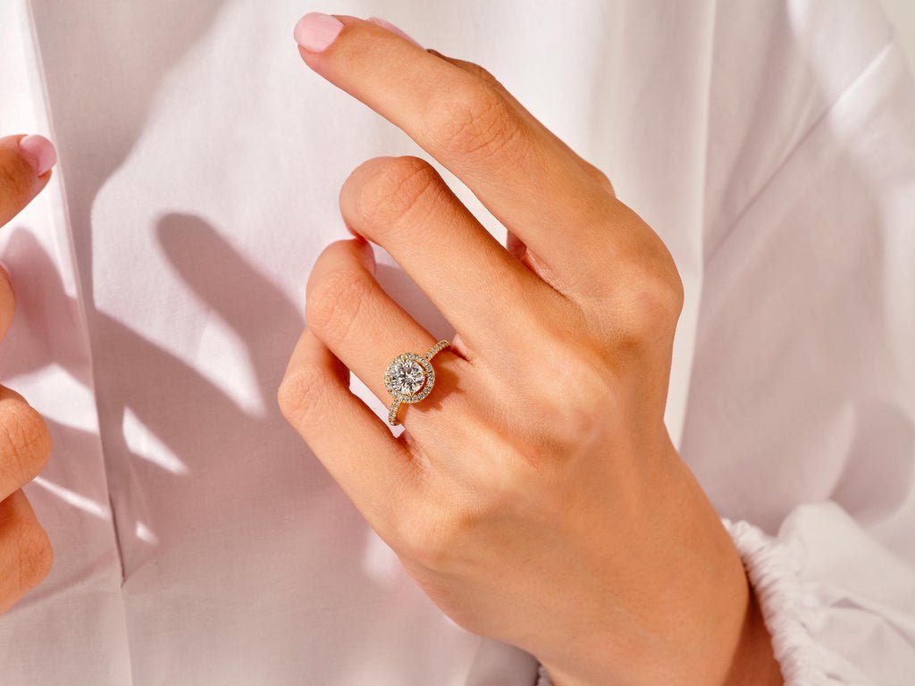 Round pave ring set with an IGI graded diamond