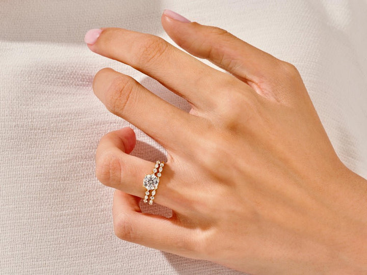 Marquise & Round Brilliant diamond wedding band in yellow gold
