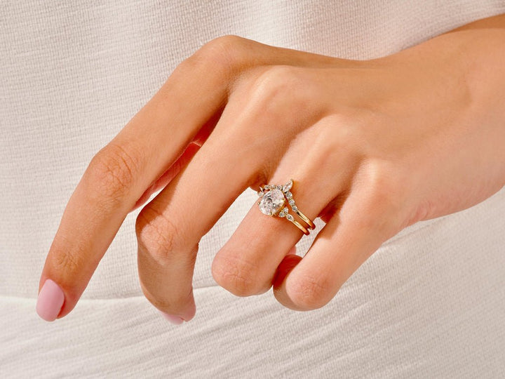 Marquise & Round Brilliant diamond wedding band in yellow gold