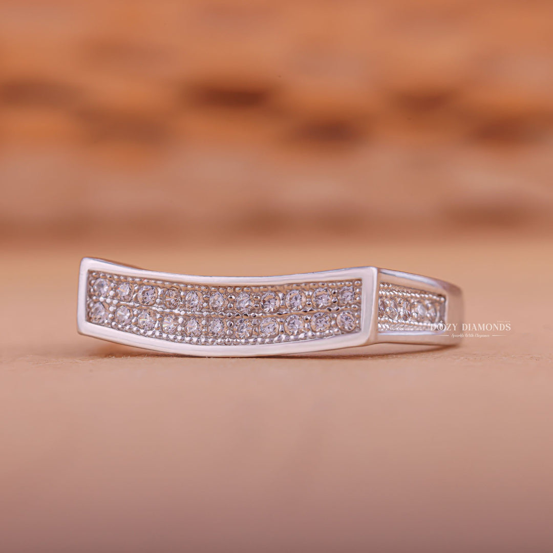 Close-up of 0.30CT round lab grown diamonds