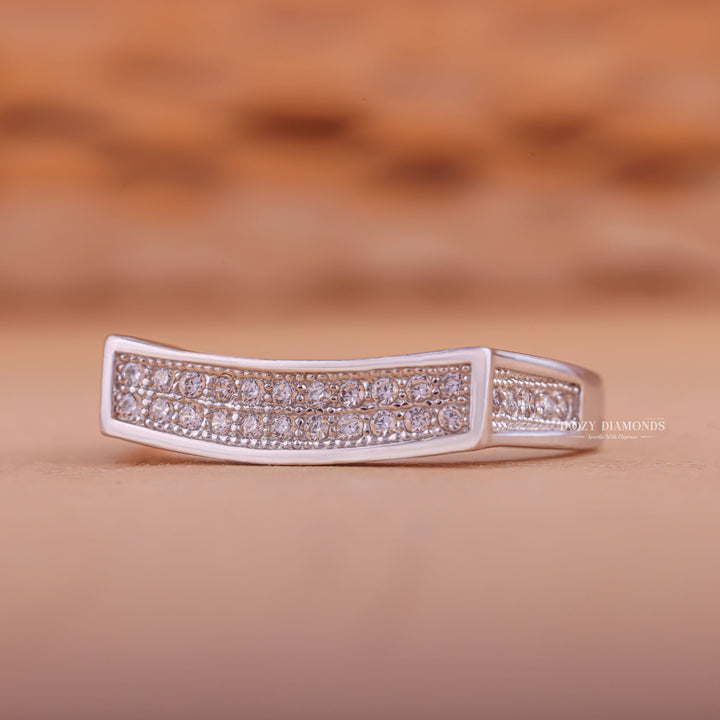 Close-up of 0.30CT round lab grown diamonds